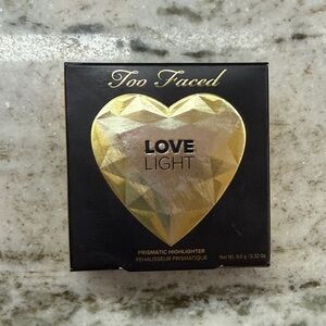 Too Faced Love Light Prismatic Highlighter